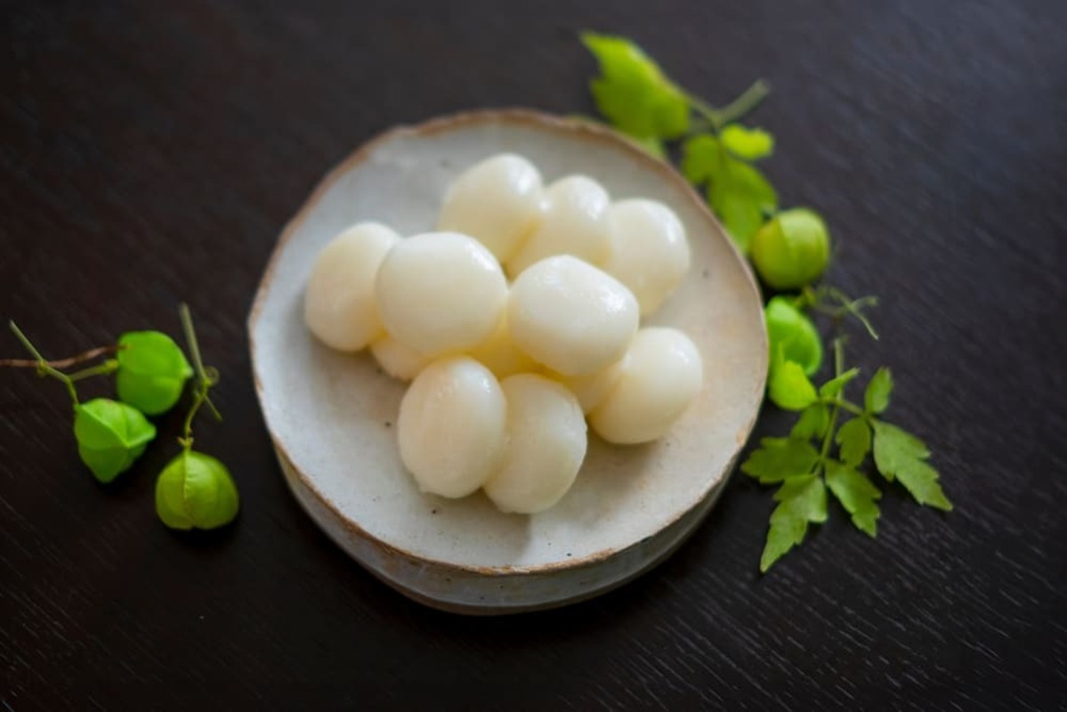 お彼岸団子が入った皿