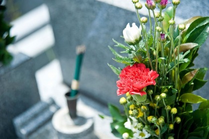 祥月命日とはいつ？月命日との意味の違いや仏壇・お墓のお供え物について紹介