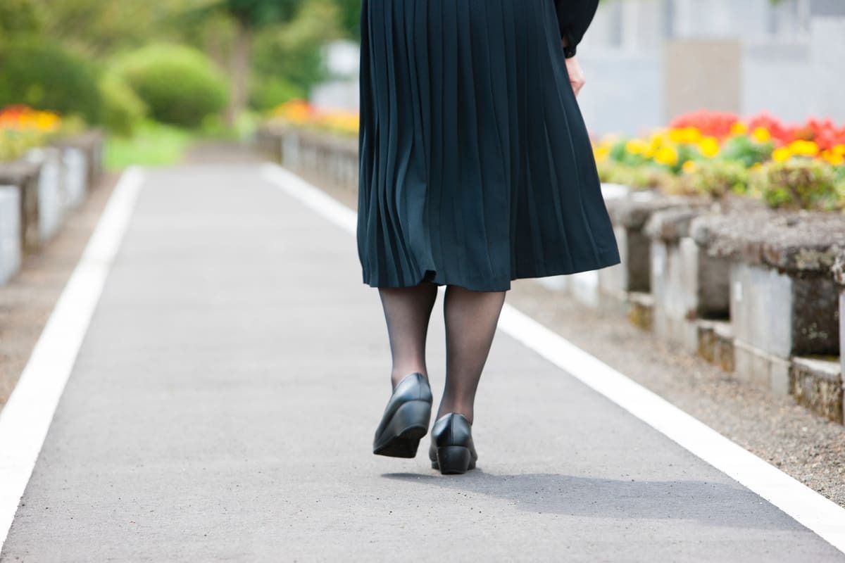 喪服のストッキングの選び方は？色やデニールなどのマナーを紹介