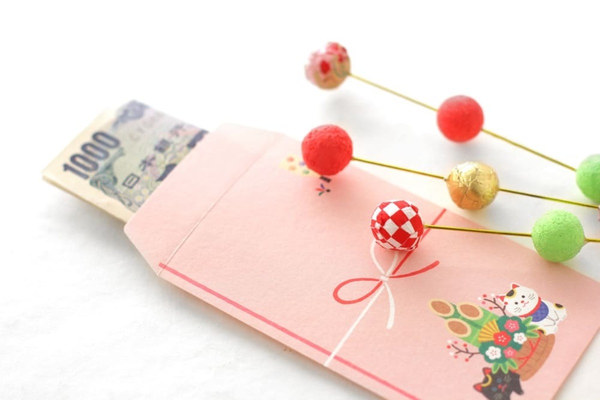 孫へのお年玉の相場 ポチ袋に入ったお金