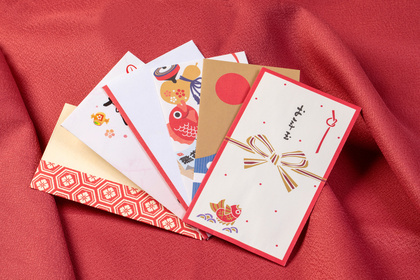 喪中期間にお年玉を渡すのはマナー違反？注意点や表書きの書き方も解説