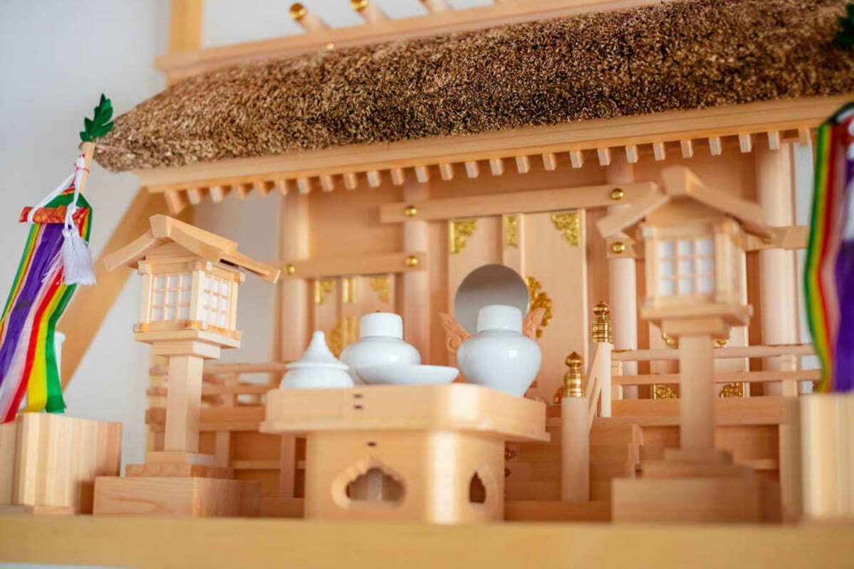 神棚 喪中　お供え物がある神棚