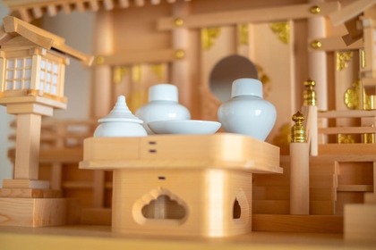 喪中の神棚はどうすべき？封じ方や期間・作法・正月のお供えまで解説