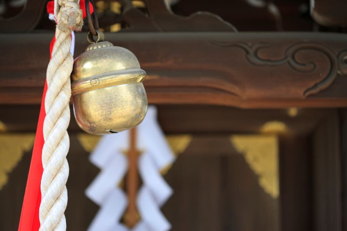 初詣 いつまで 神社の鈴