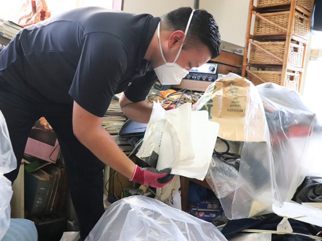 孤独死後の遺品整理のイメージ