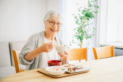 高齢者が外食を楽しむためのポイントを解説。お出かけの事前準備や外出先での注意点