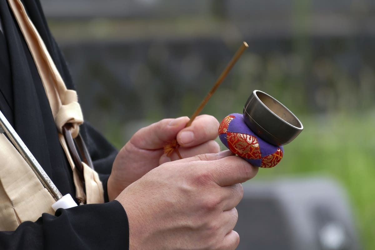 供養とは？その目的から供養の種類や方法、違いまで"供養の全容"を解説