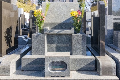 お墓の値段っていくら？お墓にかかる"三つの費用"や金額の相場を分かりやすく解説