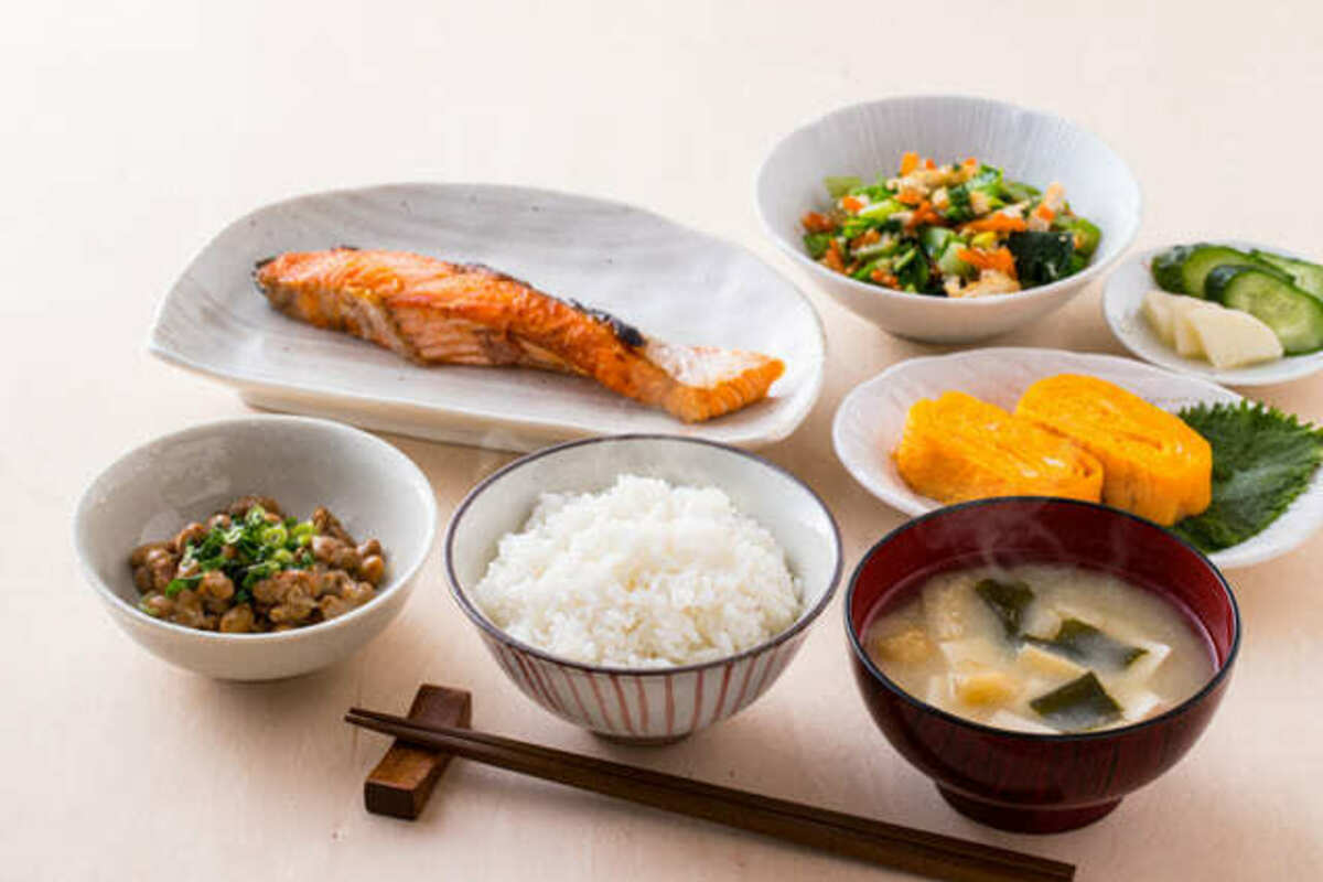 【知っておきたい】血液をさらさらにする食べ物一覧と注意点｜根拠と生活習慣を解説