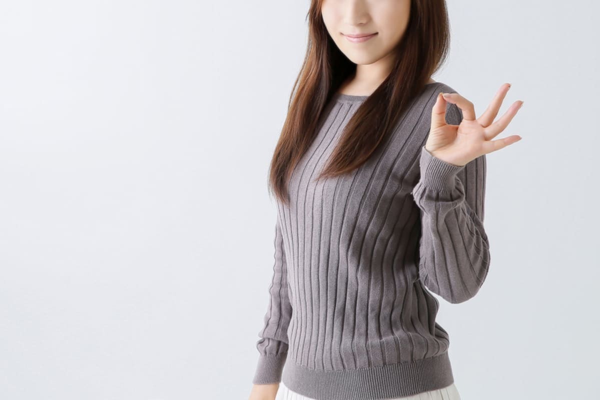 喪中に旅行へ行く女性