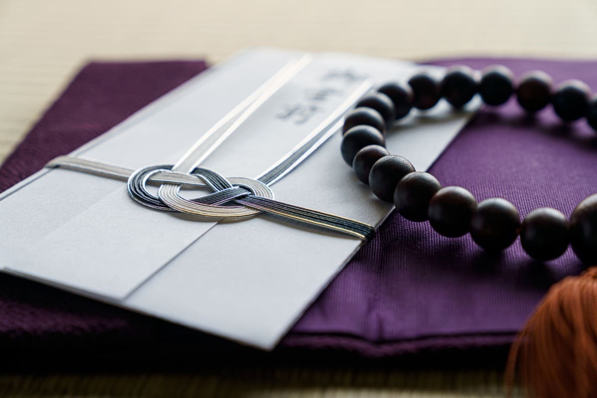 忌引き休暇の連絡はメールでもよい？会社や学校への伝え方や例文を紹介