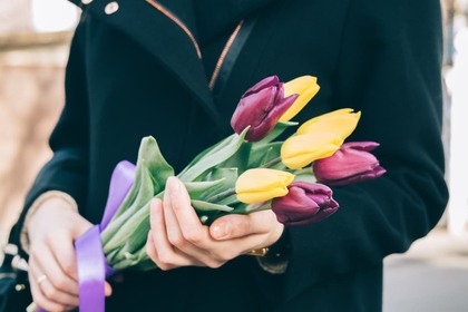 喪服の上に羽織るものは何がよい？冬の葬儀に参列する際の防寒マナー