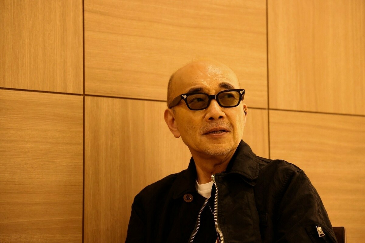 話す竹中直人さん