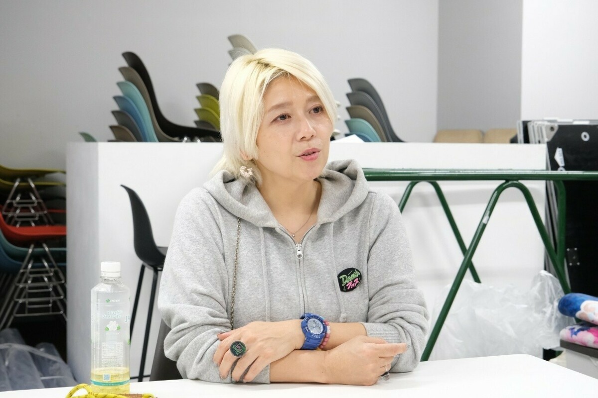 インタビューを受ける市川望美さん