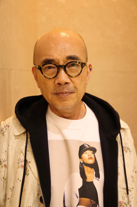正面を向く竹中直人さん