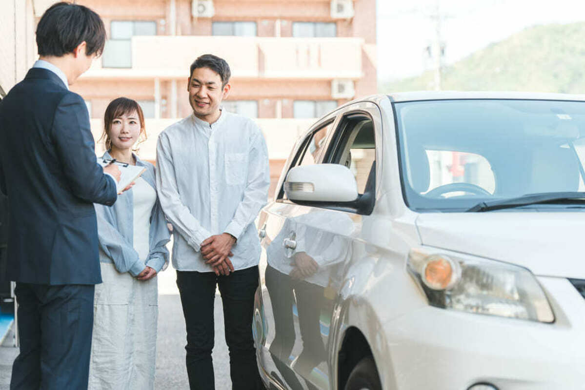 残クレとローンの基本を確認する夫婦