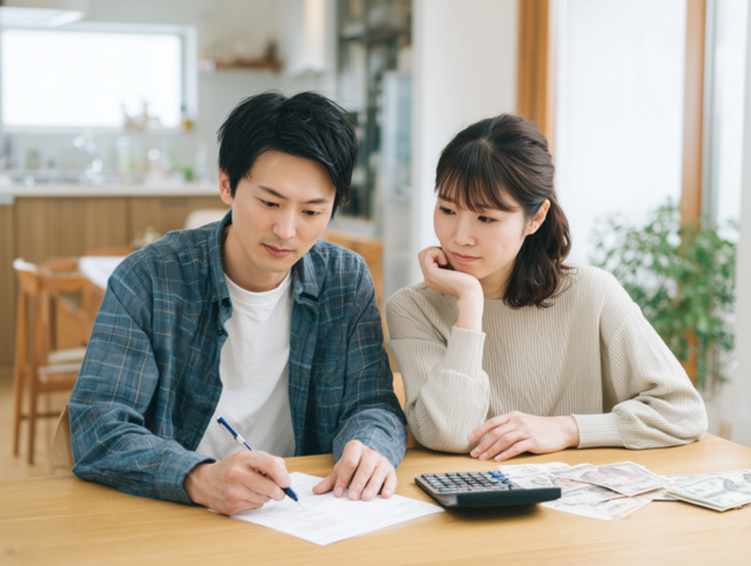 生活費の相談をする夫婦