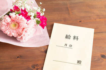 初任給で親へのプレゼント！予算相場や世代別人気アイテムを紹介