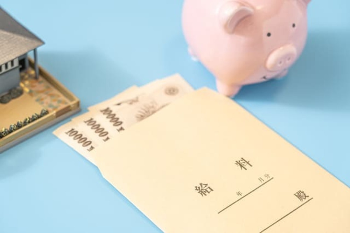 給料と貯金箱