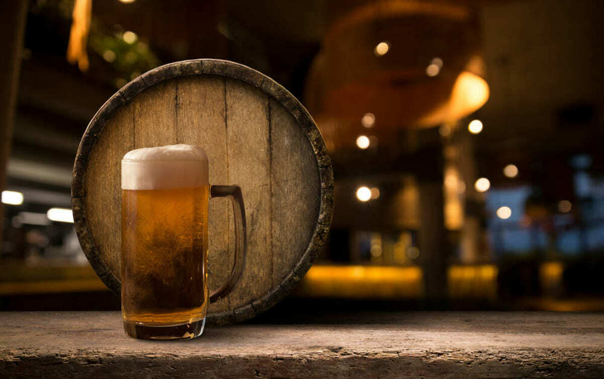 小さな樽とビール