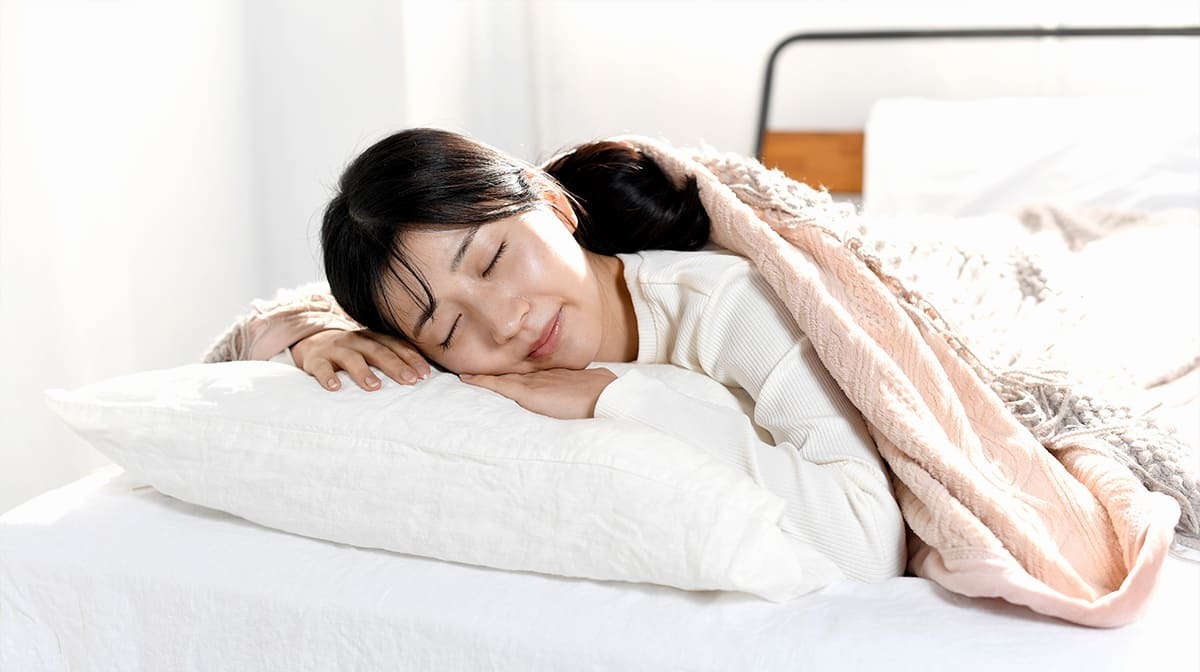 見出し画像 うつ伏せで寝る女性