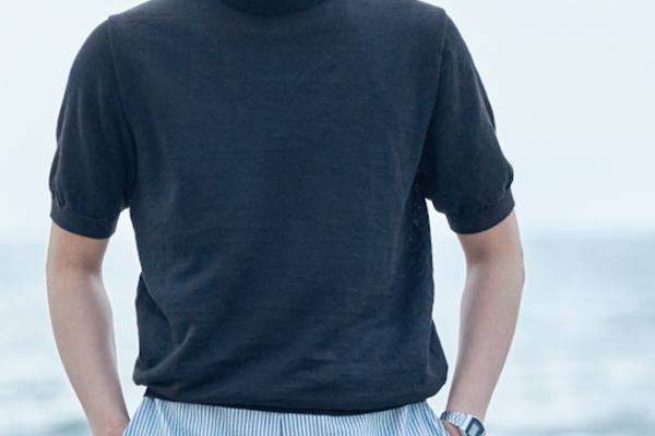 【やるかマン】　鎌塚氏,震えあがる Tシャツ・パンフレット 一枚でキマる大人のTシャツ】 | 読む、鎌倉シャツ