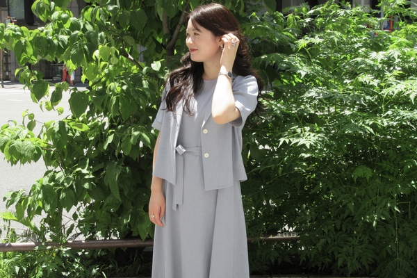 ワンピースとブラウス】のセットアップで涼し気にお出かけはいかがです
