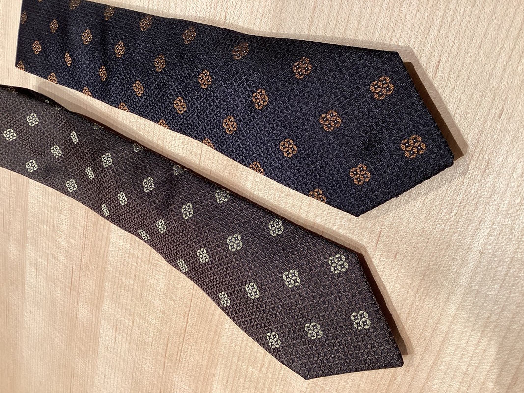 檳榔子黒と憲法茶の色味