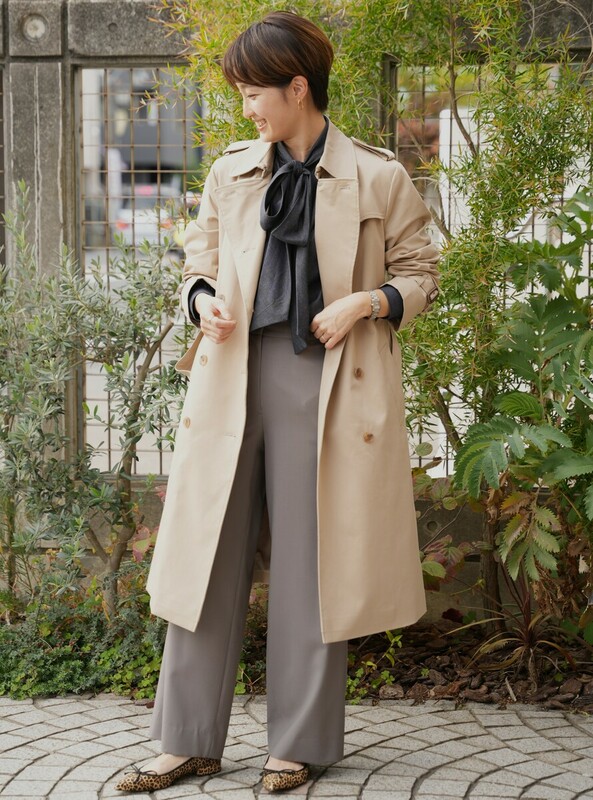 トレンチコート × ボウタイブラウス