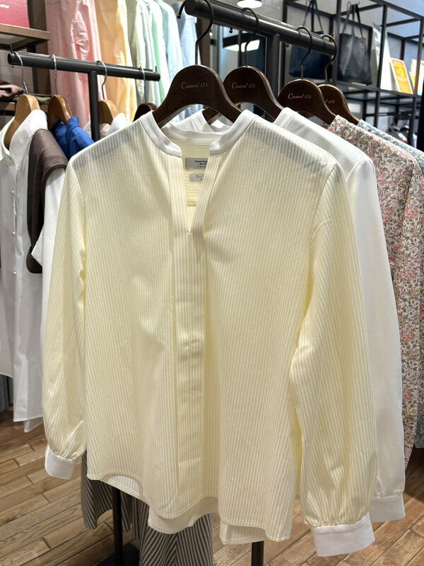 キーネックブラウス