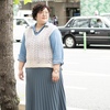 ニットベストでさわやかな休日スタイルを