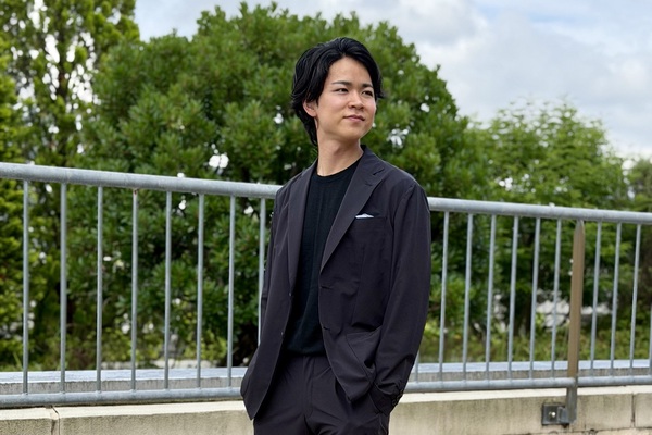 忙しいビジネスマンに【超軽量 カジナイロン セットアップ】 | 読む