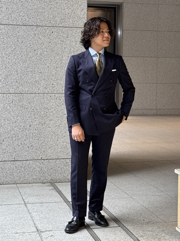 スーツ着用画像