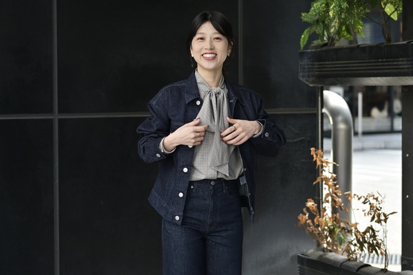 華奢見え抜群◎夏の甘辛コーデセット デニムセットアップ】甘辛MIXの着こなし | 読む、鎌倉シャツ