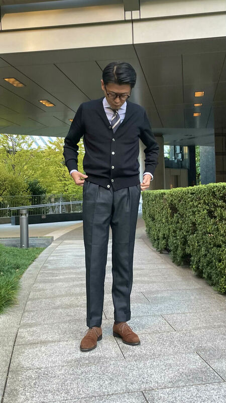 秋冬の必須ビジネスアイテム、Vネックカーディガンのご紹介 | 読む