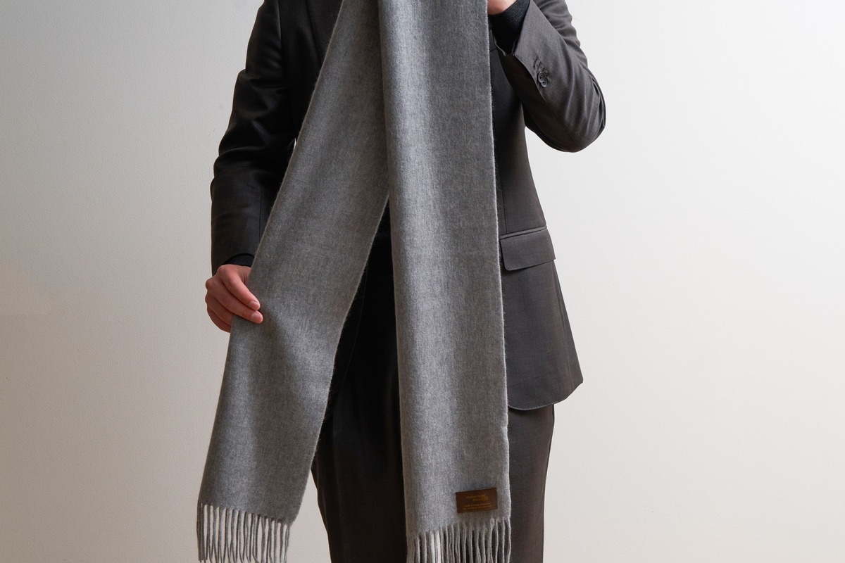 Loro Piana カシミヤ マフラー 黒　エレガント/フォーマル/カジュアル Loro Piana カシミヤ マフラー 黒エレガント/フォーマル/カジュアル